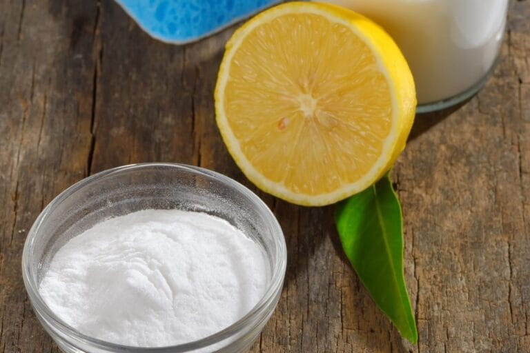 Cum scoți petele din haine. Cele mai ieftine trucuri, cu ingrediente din bucătărie