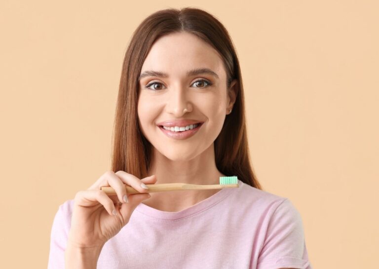 De ce doua persoane care au aceeasi rutina de igiena orala pot avea probleme dentare complet diferite? Explicatiile oferite de medicul stomatolog Sorina Stroe.