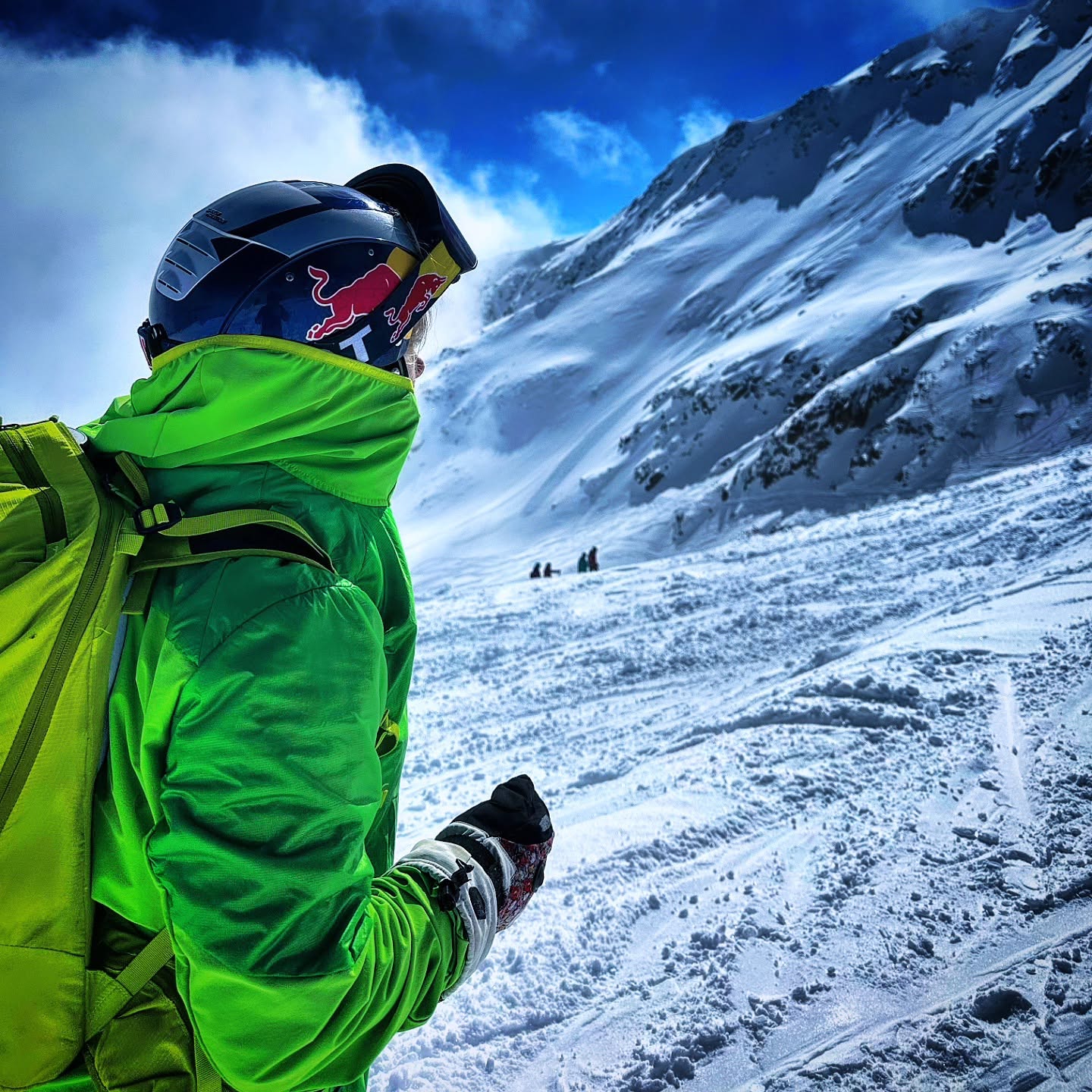 Putem învăța snowboard, dans sau pian după 40 de ani? Ce arată cercetările despre neuroplasticitate și capacitatea creierului adult de a învăța.